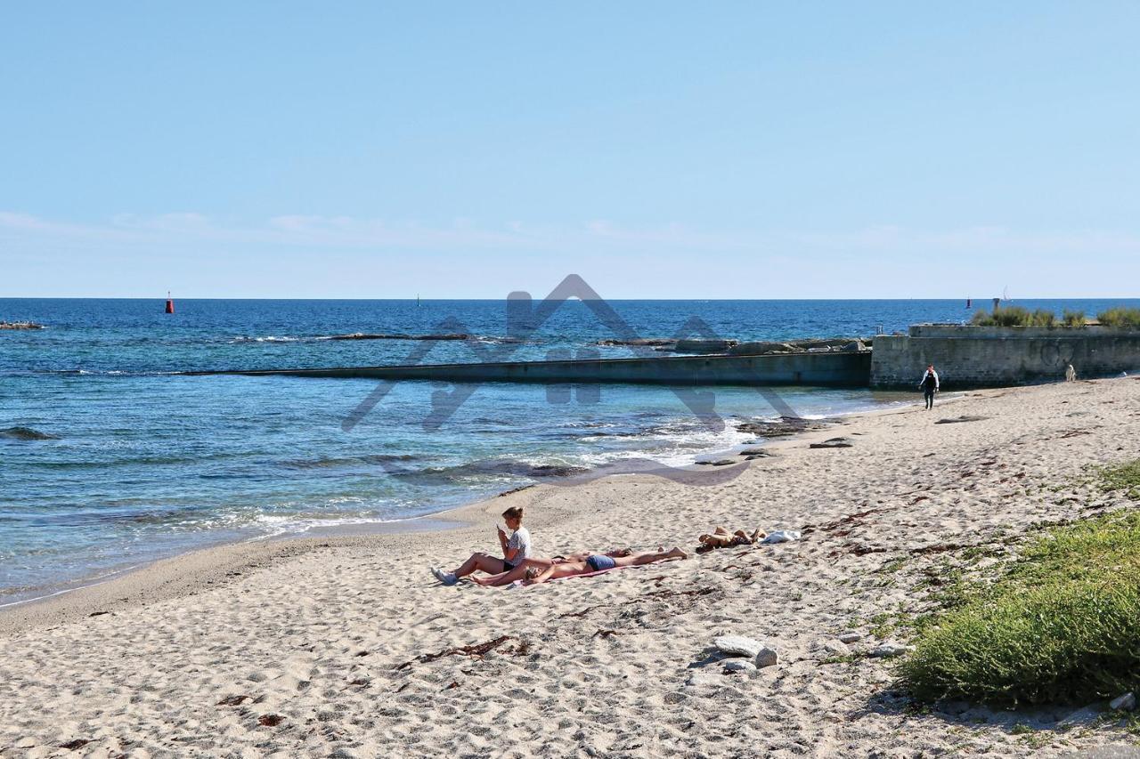 Ty Gwennili: Beachside With Private Garden And Wi-fi *
